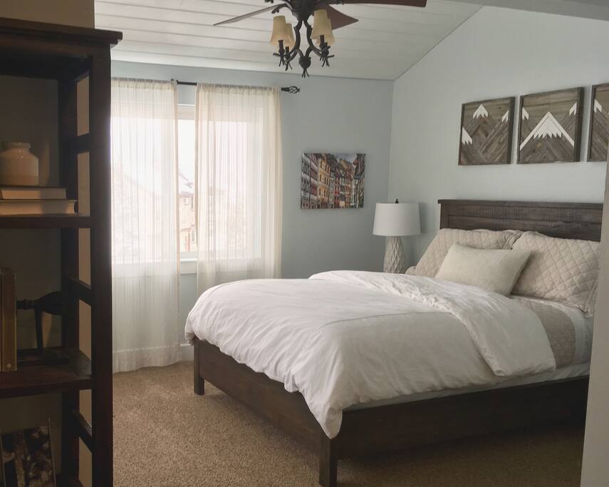 Master bedroom - Queen bed