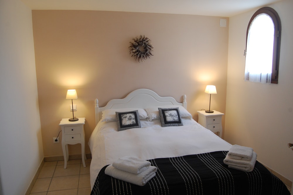 Glavna spavaća soba postavljena kao spavaća soba s bračnim krevetom