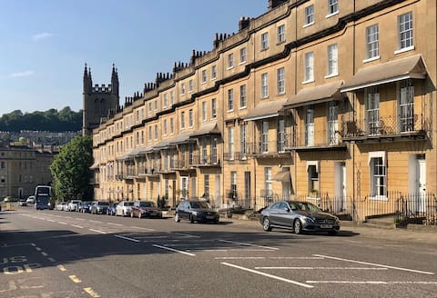 Stylish private suite in Georgian terrace, parking