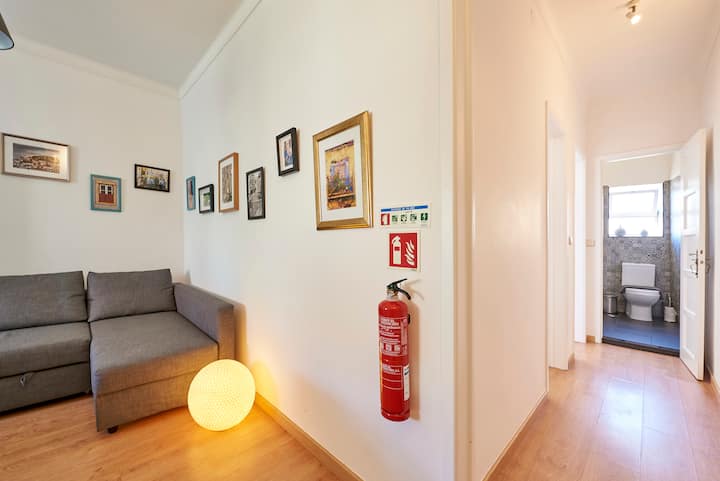 נוף לסלון ולמסדרון. נוף לסלון ולמסדרון. 