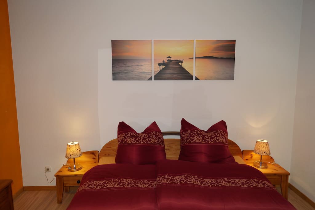Schlafzimmer 1
