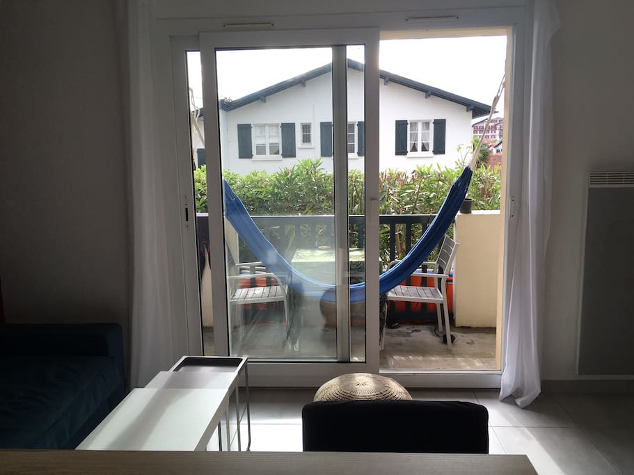 Salon avec balcon