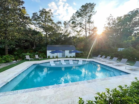 Coastal Cottage in Charming Old Mt Pleasant
