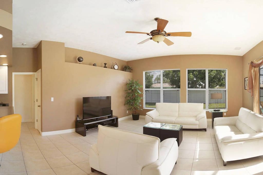 Tropical Pearl - Living Room