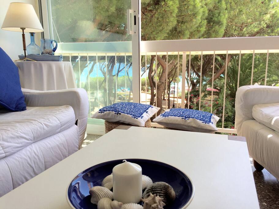 Living room. Sea front