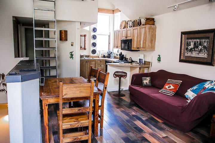 Townhome-In Town Ski/in/out dog-ok