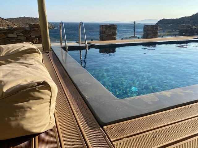 Amazing house right on the beach gallery image 4