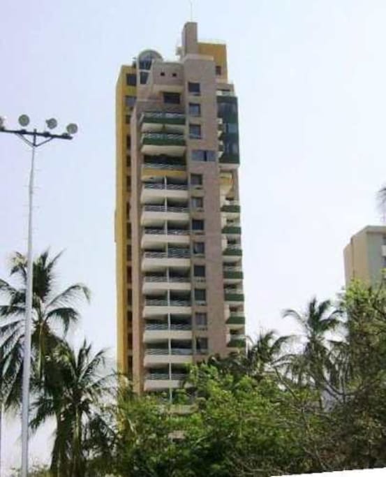 imponente torre
