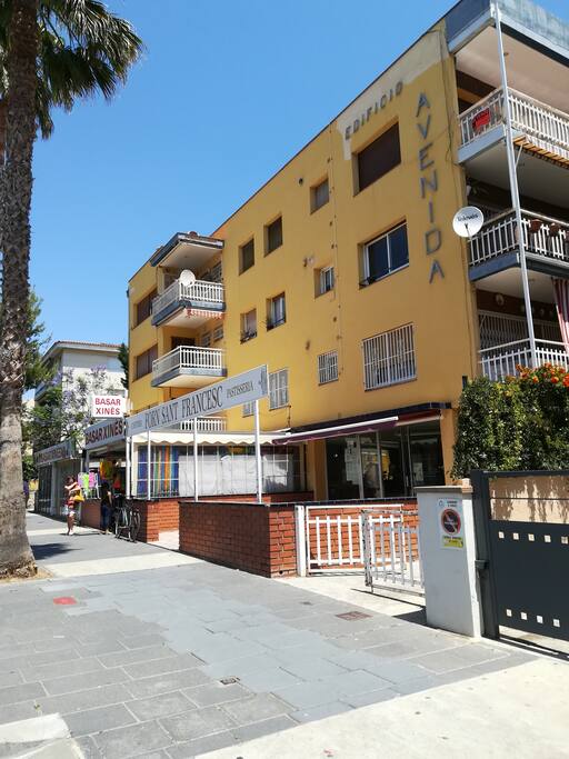 Edificio 3 plantas/Panaderia/Bazar