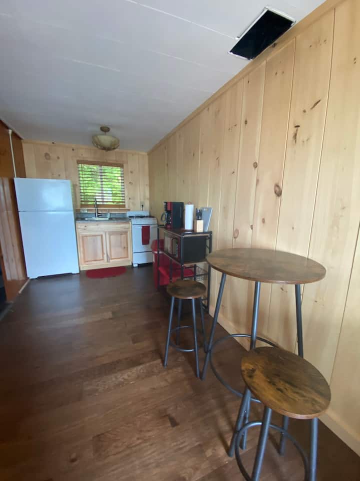 Grand Lake Cottages - Lakeview # 7 Queen Suite