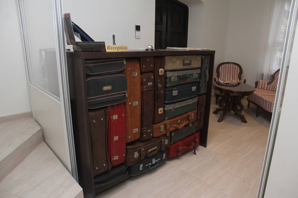 RECEPTION DESK