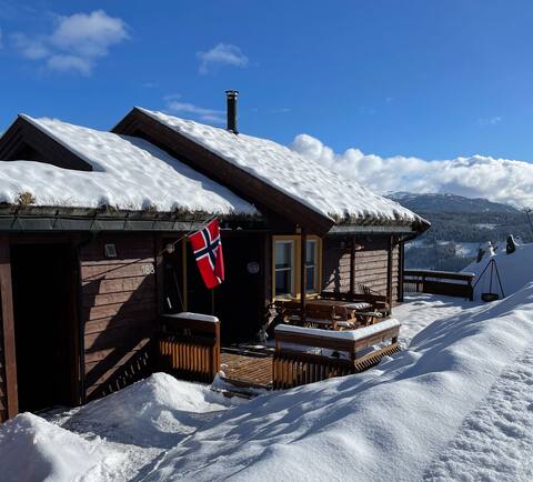 Well-equipped cabin with panoramic views and terrace