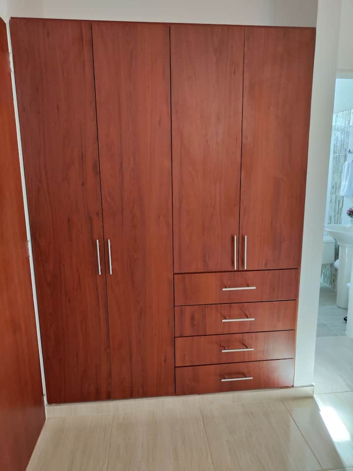 Dollap i njëjtë në të 3 dhomat e gjumit 