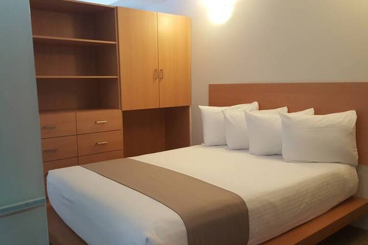 ✯ High-end Midtown Tower – All Suites gallery image 2