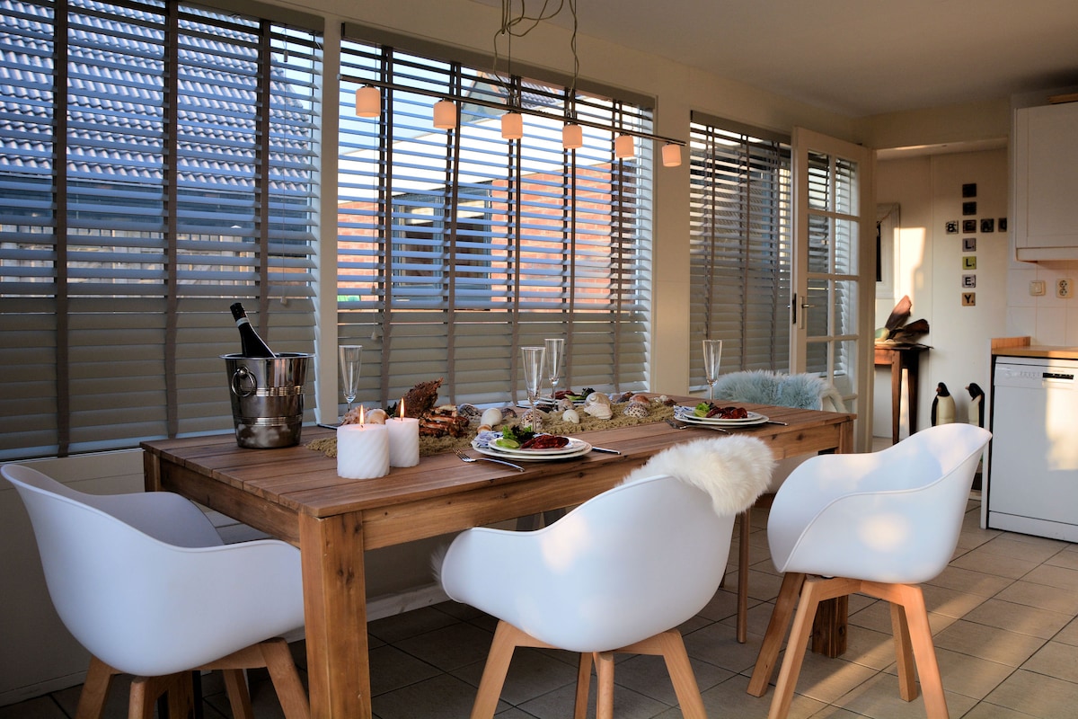 Successful Airbnb property: Holiday Home Noordwijk near the Beach in Noordwijkerhout Buitengebied