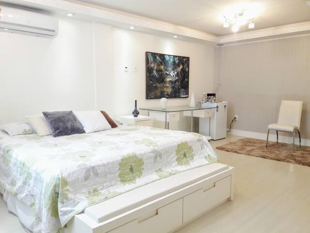 Suite em Cobertura 100 mt Praia, 5 min do Windsor