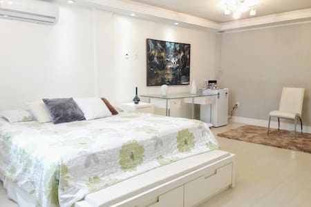 Suite em Cobertura 100 mt Praia, 5 min do Windsor