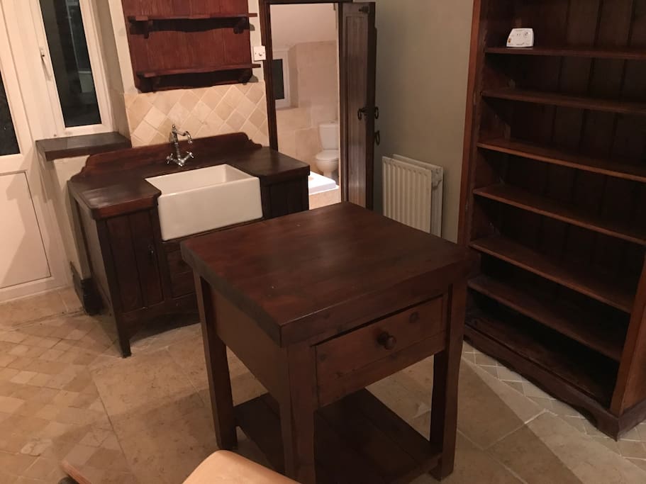 Dublin sink with rear door to shared garden