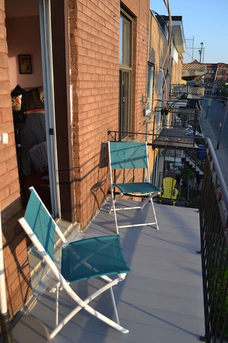 Sitting area - front balcony