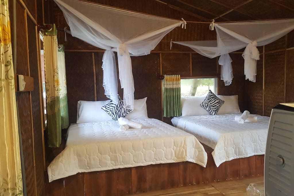 Private Family Room with 3 Queen beds