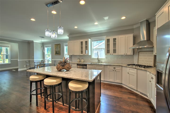 Luxurious Ladson A- Greenville, South Carolina - Greenville, SC