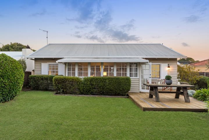 Portsea Cottage – Family Appeal in Prime Position