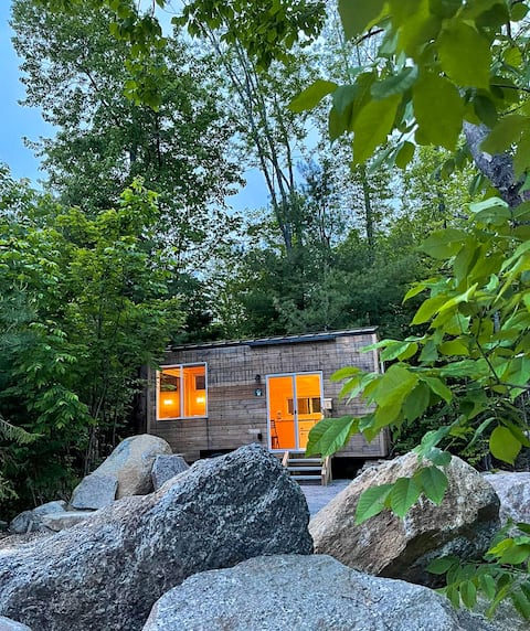 Trailside Stays - Tiny House in the Woods-Escape to Nature. Robin