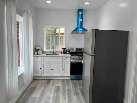 Top performing Airbnb: Arcadia Private Access, 2 Bedrooms, 2 Bathrooms, 2 Living Rooms in Arcadia
