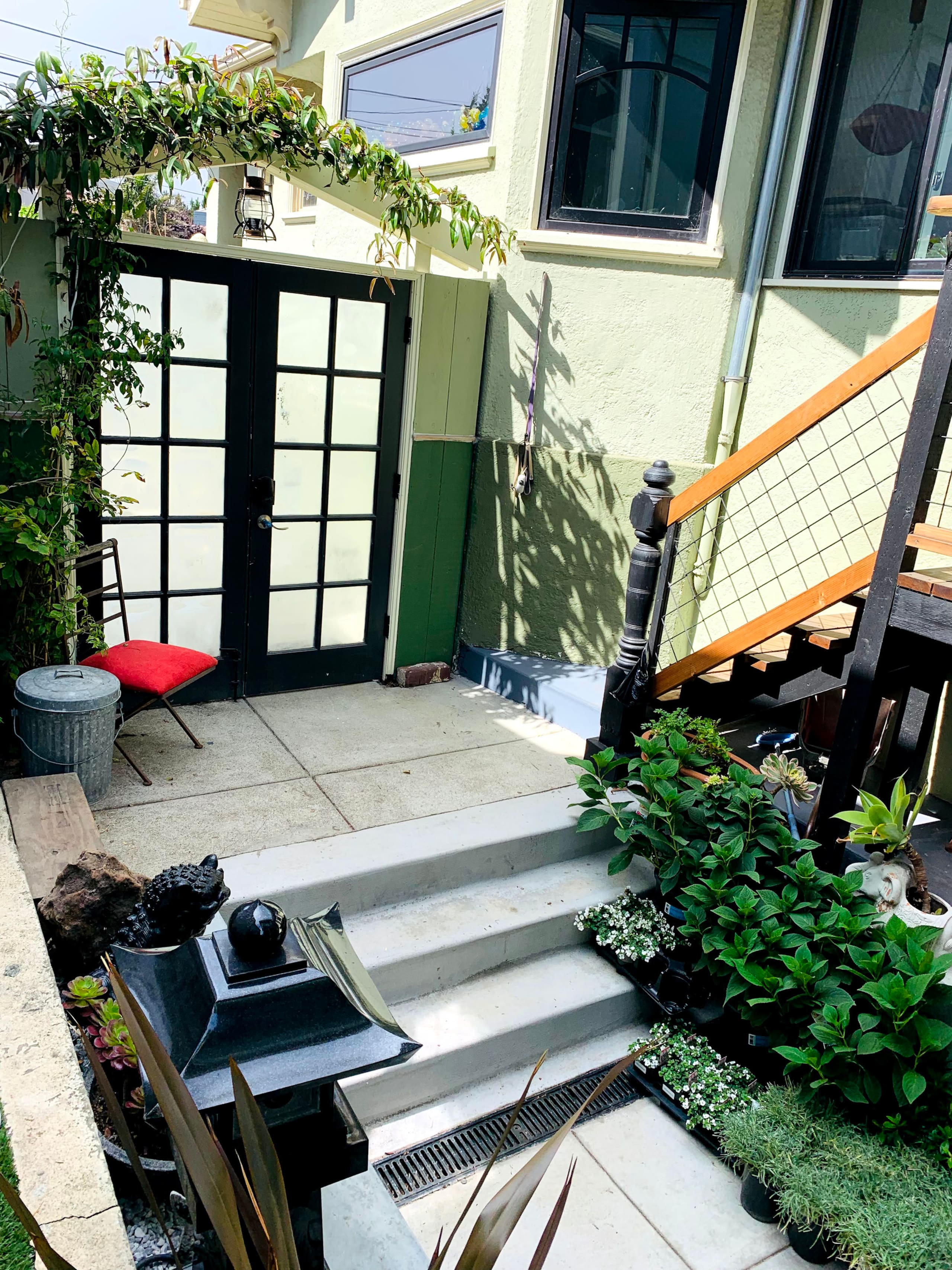 Entire one-bedroom apartment in the Cow House - Image 17