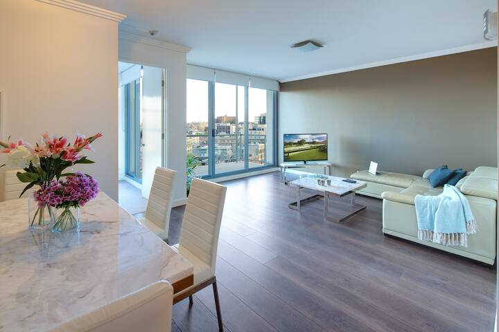 Luxe Three Bedroom Apartment in the Heart Sydney gallery image 2