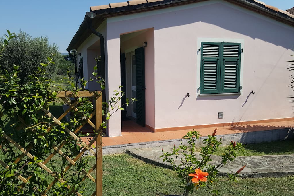 LANTERNA AZZURRA parcheggio privato davanti all'appartamento