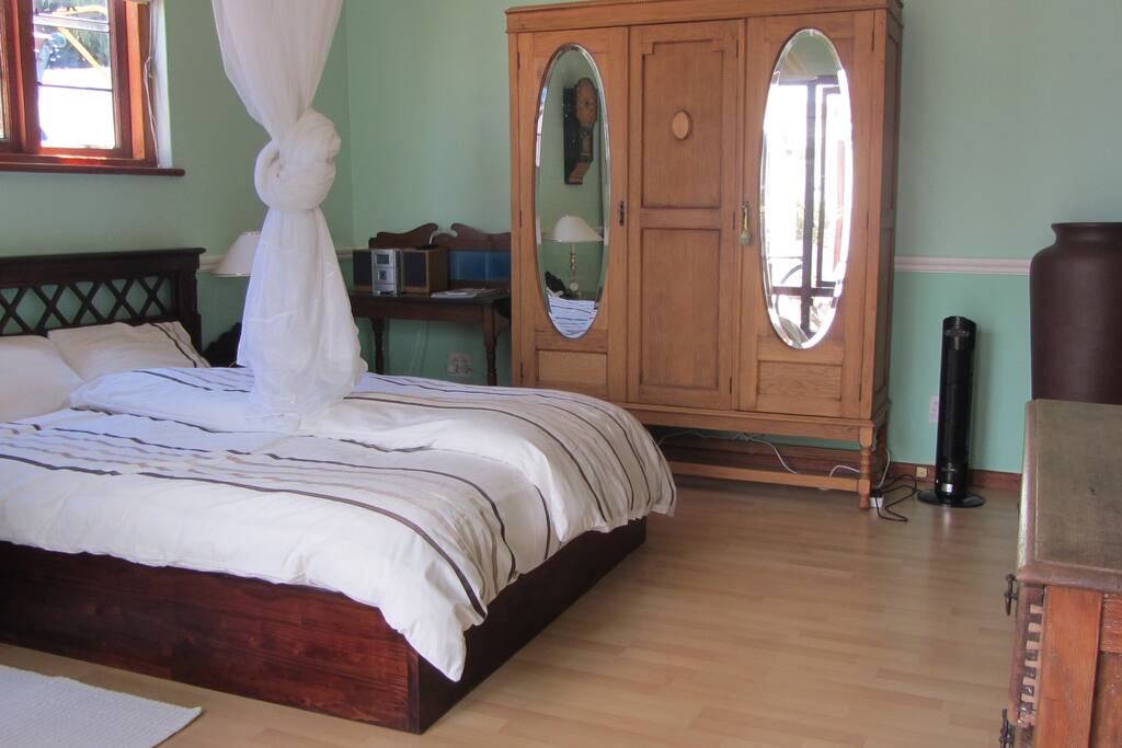Bedroom with Queen size bed