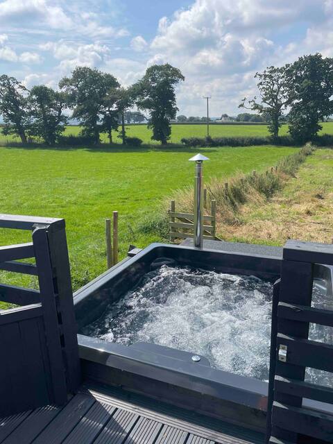 1.Moss end pods - pod 1 with hot tub