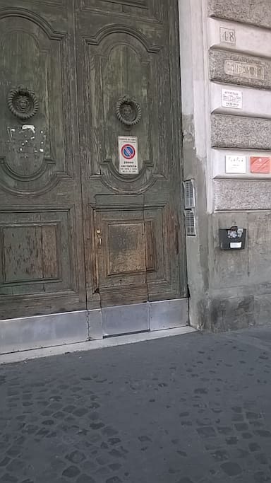 parta di ingresso al palazzo