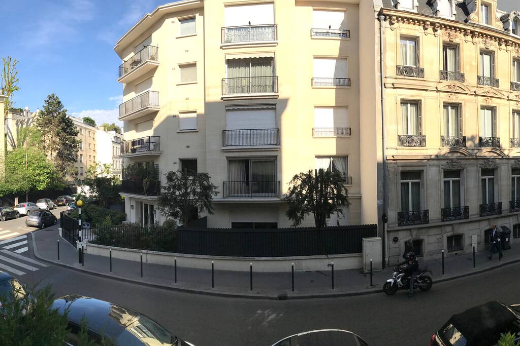 quiet and nice neighborhood, 50 meters from a preserved part of Bois de Boulogne