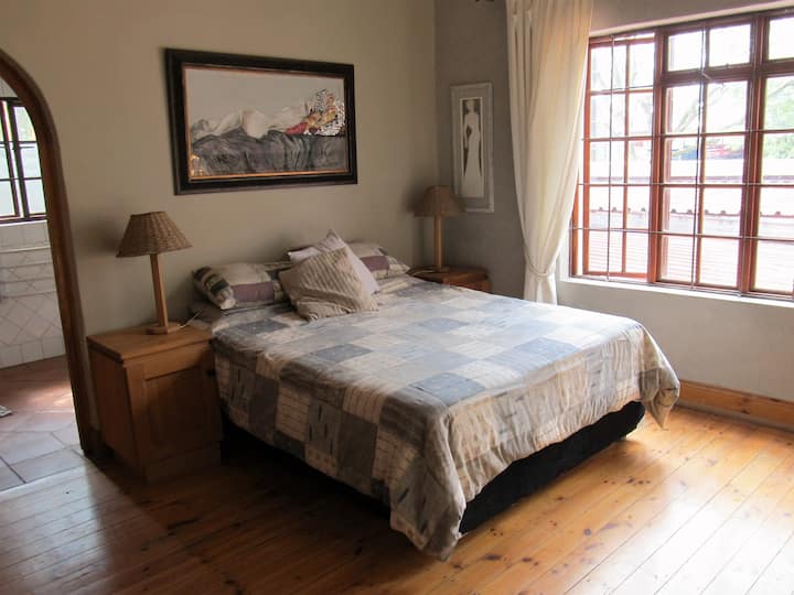 Great location! Heart of Melville - Wifi + Solar
