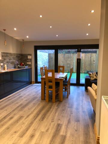 Luxurious 3 bedroom ground floor apartment gallery image 3