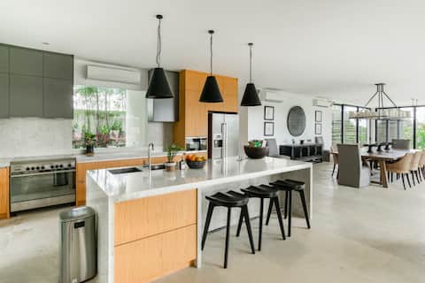 The Palm House - Luxury five bedrooms villa