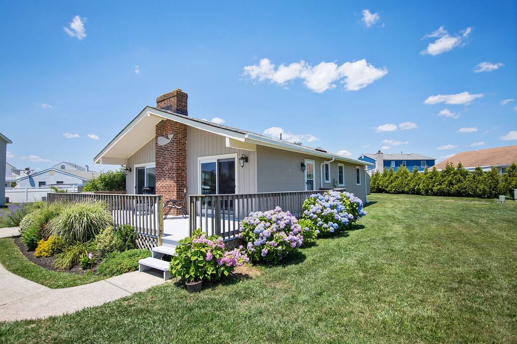 Large front deck and yard