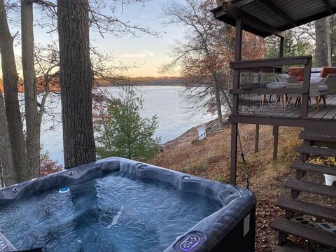 Rowyn's Resort - Cabin w/ Hot Tub Lakeside Retreat