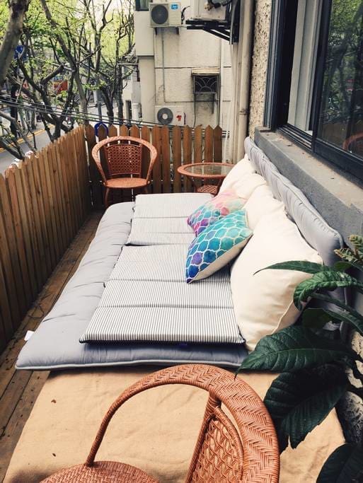 balcony