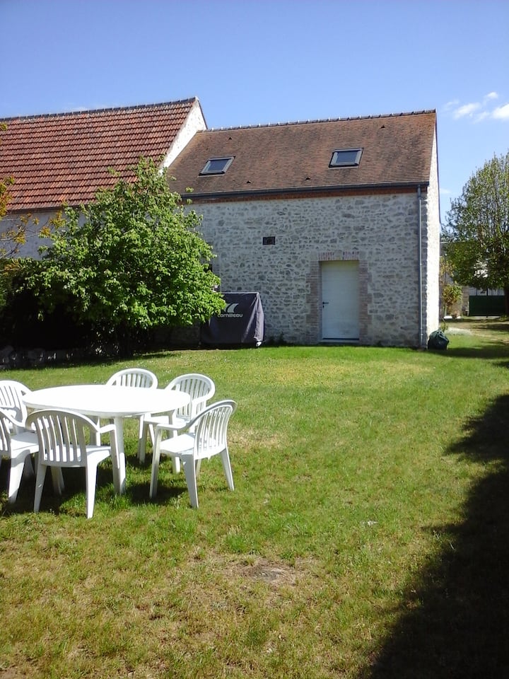 2 rooms and kitchen with garden, 7 km from Orléans Houses for Rent in