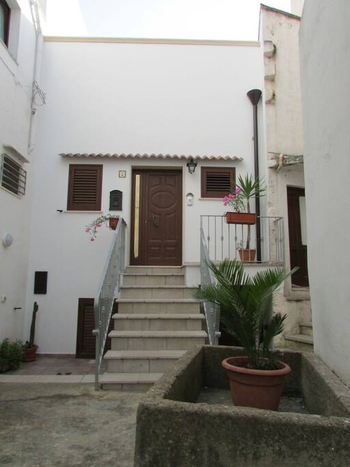 entrata dalla corte