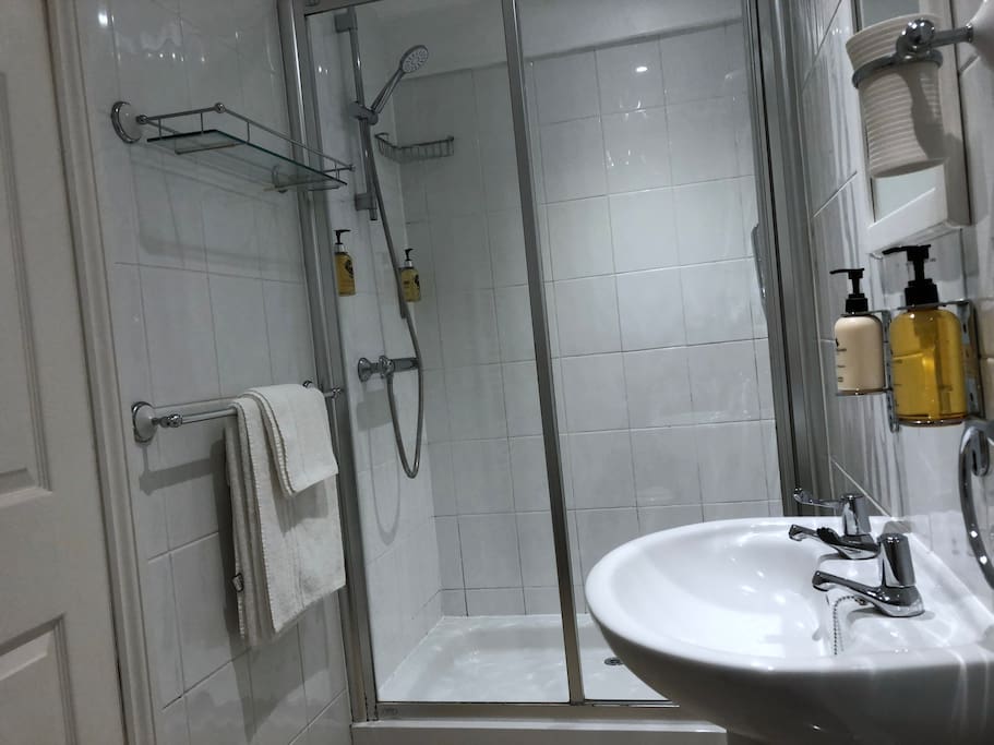 Room 4 en-suite