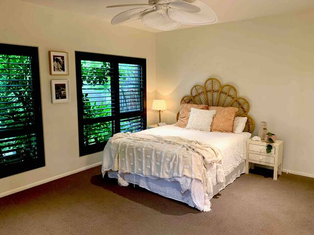 Tropical, Resort style, 4 bed, Family Oasis gallery image 3