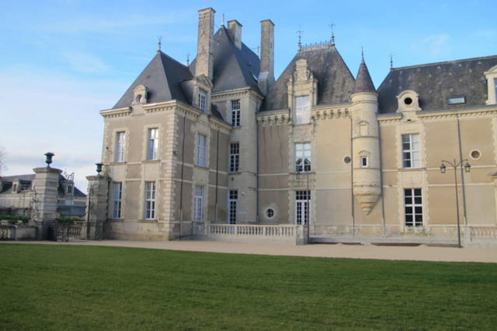 West Wing facade of the front of the chateau..