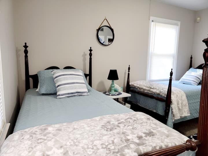 ห้องนอนที่ 2 - เตียงเดี่ยว 2 หลัง