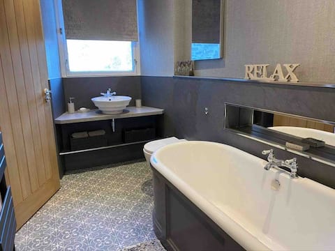 Top Airbnb: 4 Bedroom Townhouse in Wick