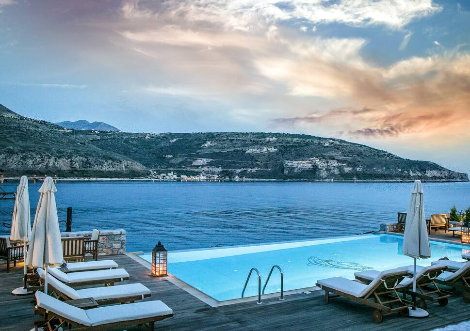 Panoramic sea & pool view