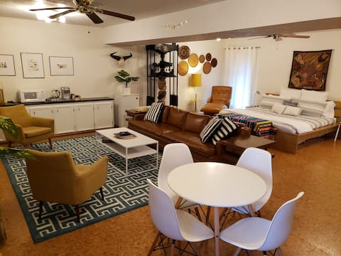 Popular Airbnb listing: Unique, Private Guest Studio in Quiet Neighborhood in Athens Clarke County Unified Government (Balance)